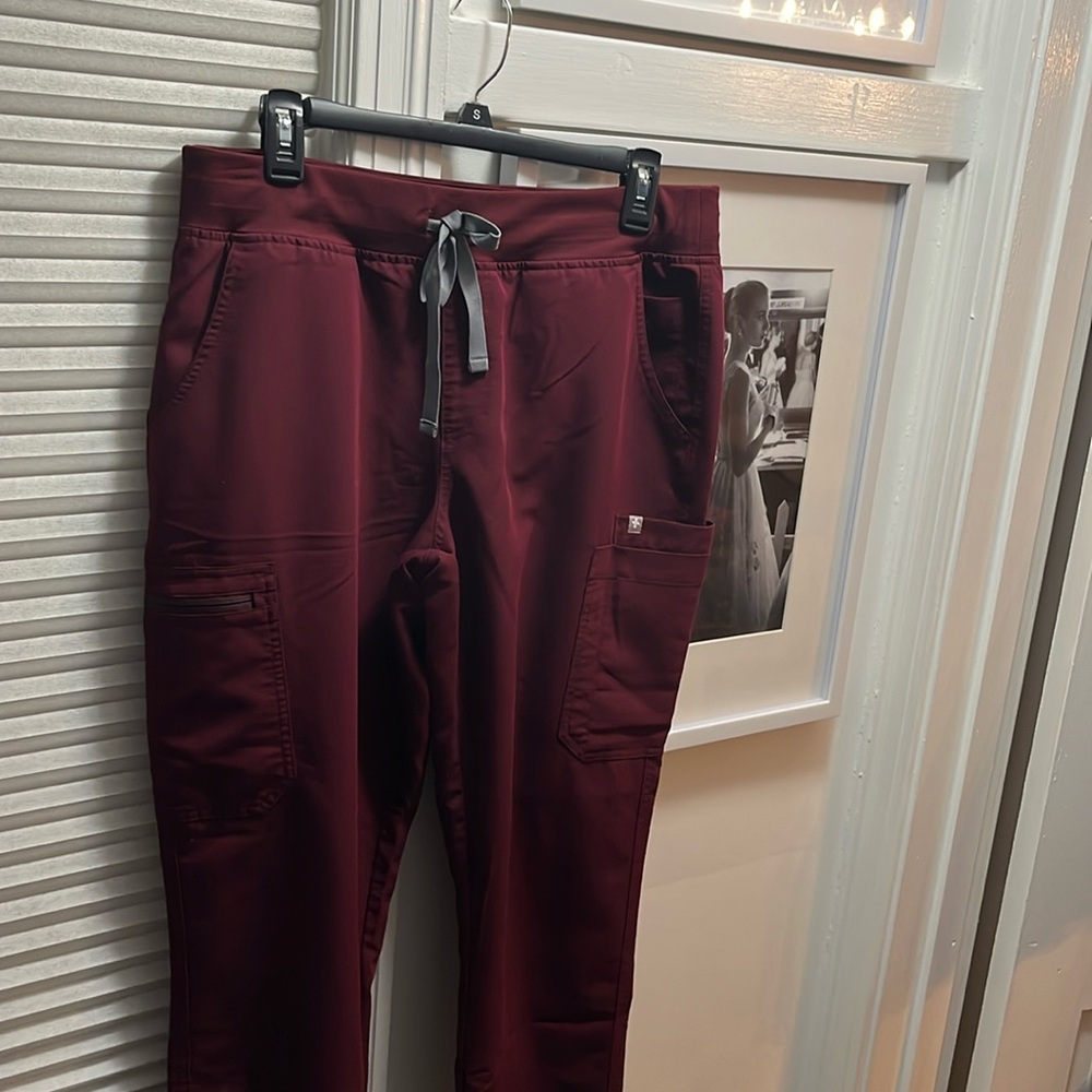 women's Navy Yola™ - Skinny Scrub Pants 2.0 - L / maroon
L
Maroon